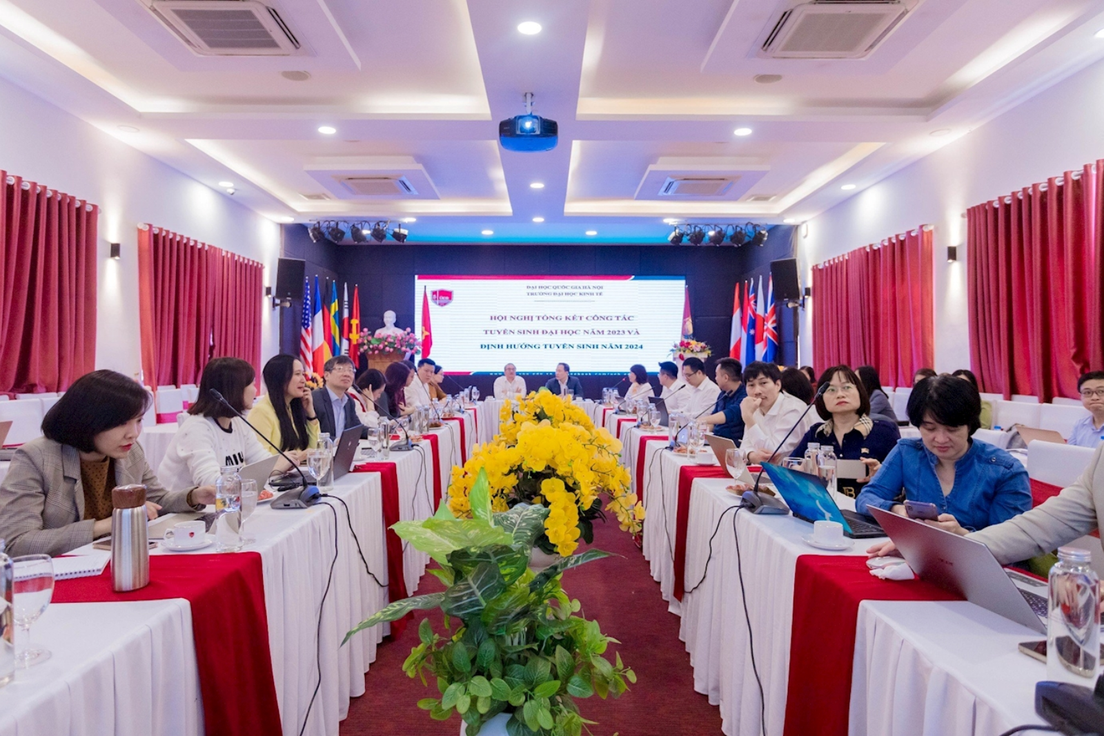VNU-UEB to organize the orientation conference for University Enrollment in 2024