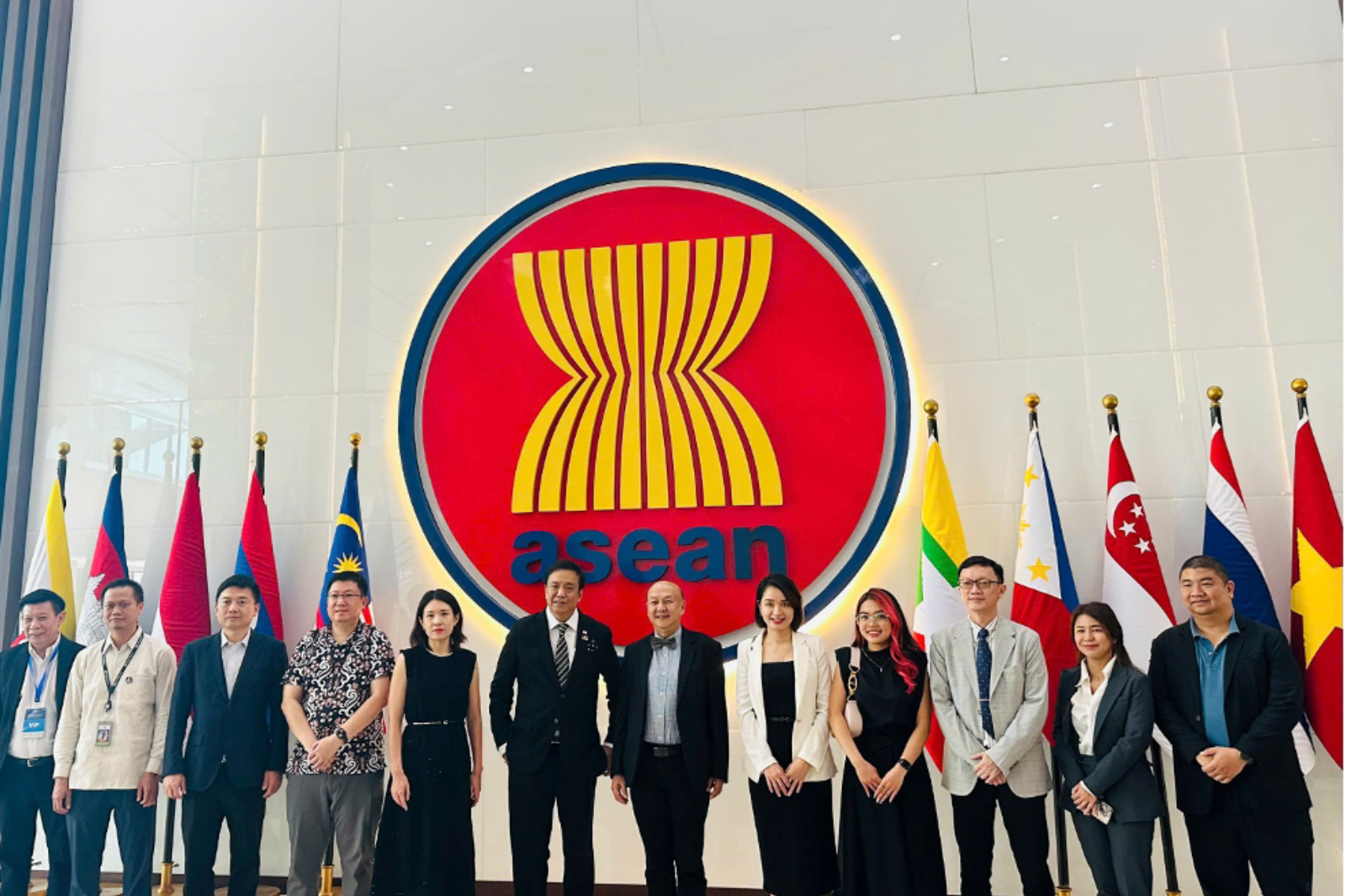 UEB Faculty Member Shares Insights at the 10th ASEAN Marketing Summit and Presents at Key Asian Conferences