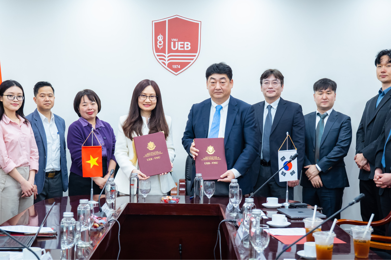 VNU-UEB Signs Memorandum of Understanding with Hancom Group (South Korea)